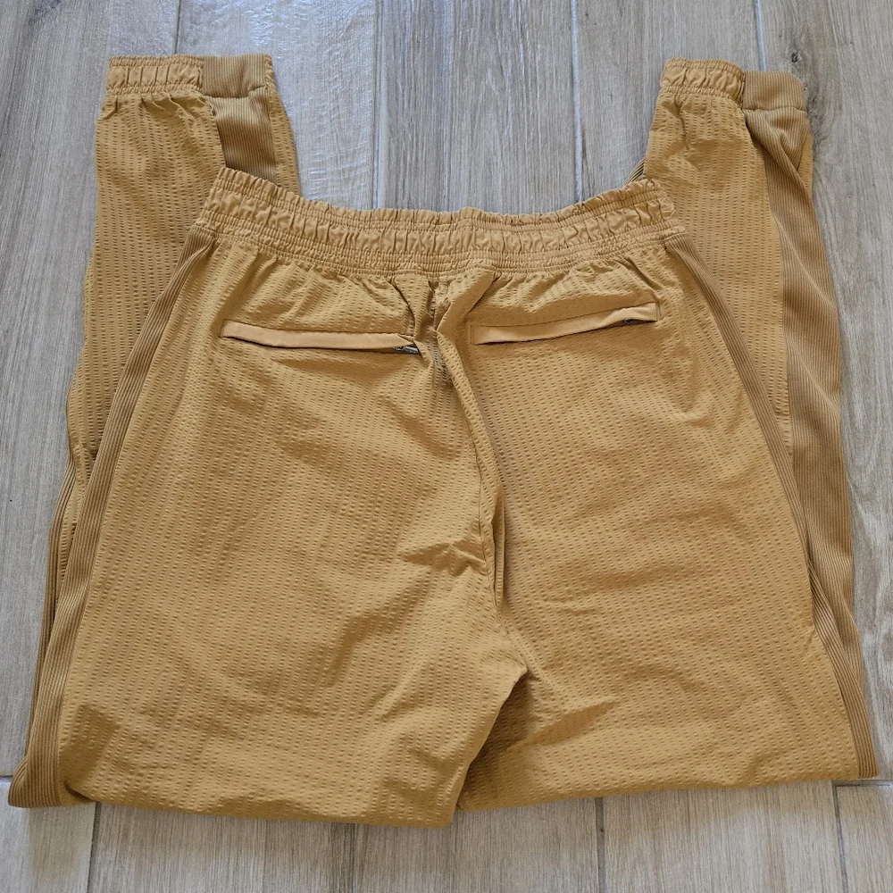 Athleta Textured Brooklyn Joggers, 4 - Picture 4 of 8